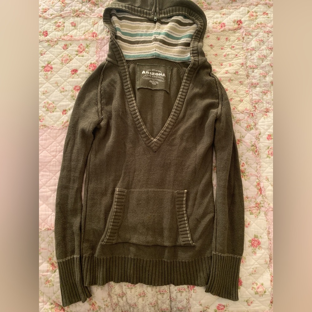 🖤SOLD🖤 Green Arizona V-neck hoodie sweater